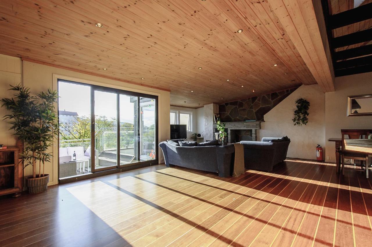 Spacious Penthouse With Grand Terrace Bergen Ngoại thất bức ảnh